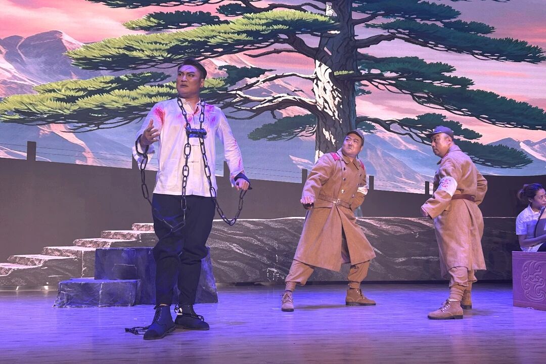 李玉和一家三代人以红灯为信物护送密电
