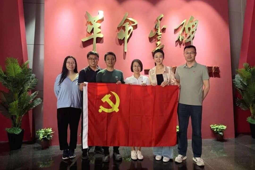 他们政治坚定