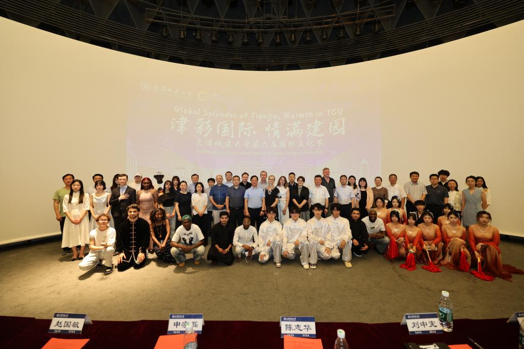 市教委国际合作与交流处副处长申宗磊