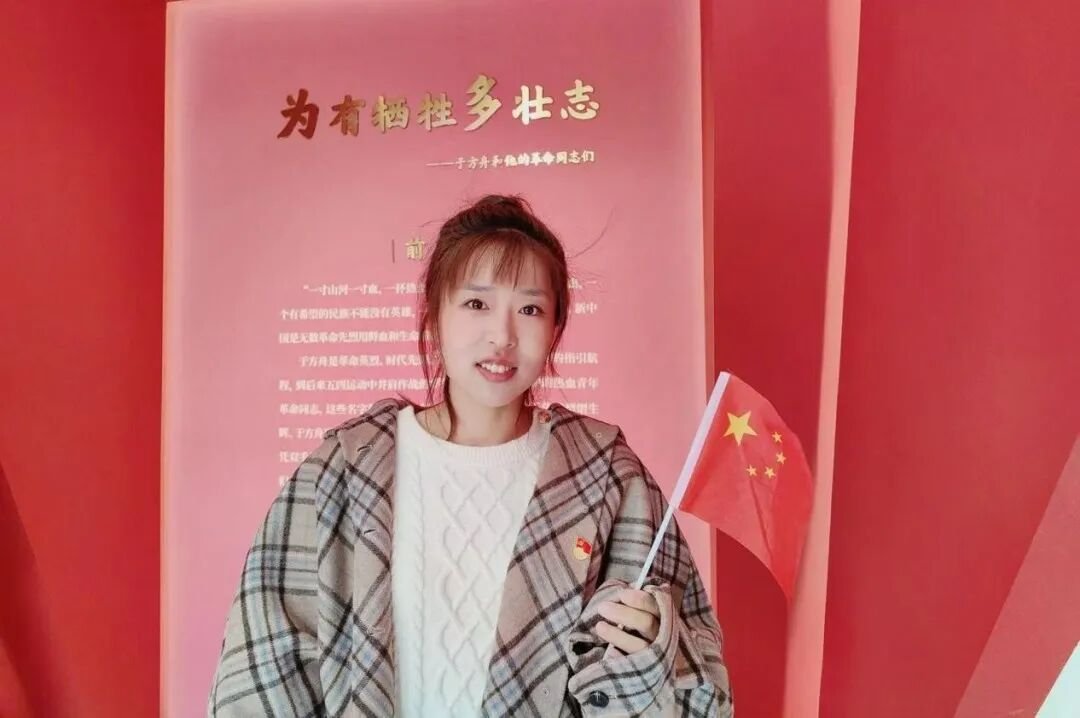 优秀党务工作者和先进基层党组织