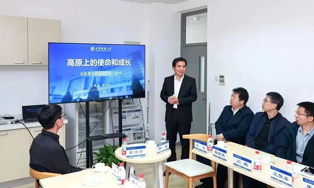把政治建设摆在首位